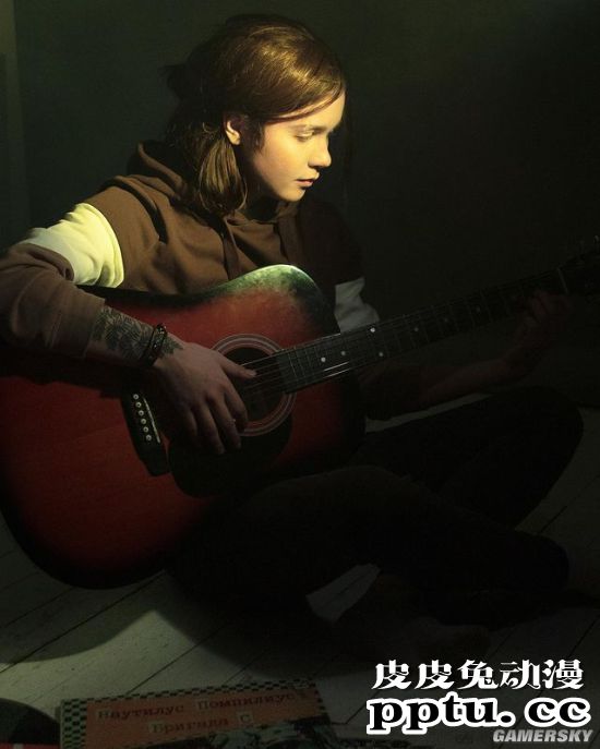 俄妹COS《最后生还者2》艾莉 特效拉满堪比电影大片