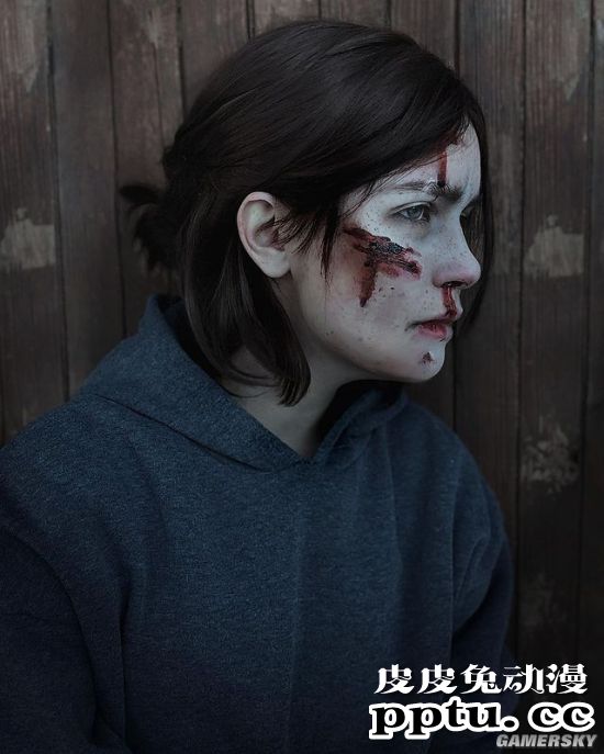 俄妹COS《最后生还者2》艾莉 特效拉满堪比电影大片