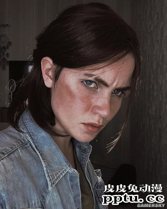 俄妹COS《最后生还者2》艾莉 特效拉满堪比电影大片