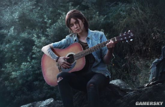 俄妹COS《最后生还者2》艾莉 特效拉满堪比电影大片