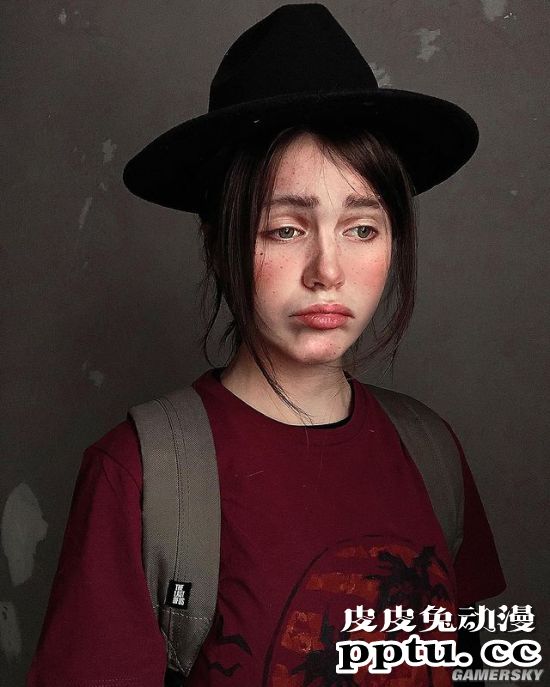 俄妹COS《最后生还者2》艾莉 特效拉满堪比电影大片