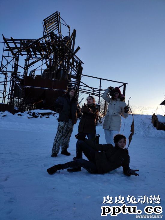 俄妹COS《最后生还者2》艾莉 特效拉满堪比电影大片