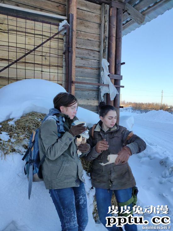 俄妹COS《最后生还者2》艾莉 特效拉满堪比电影大片