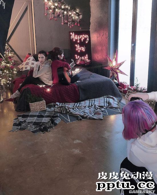 俄妹COS《最后生还者2》艾莉 特效拉满堪比电影大片