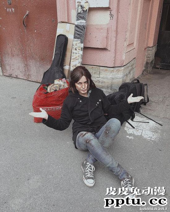 俄妹COS《最后生还者2》艾莉 特效拉满堪比电影大片