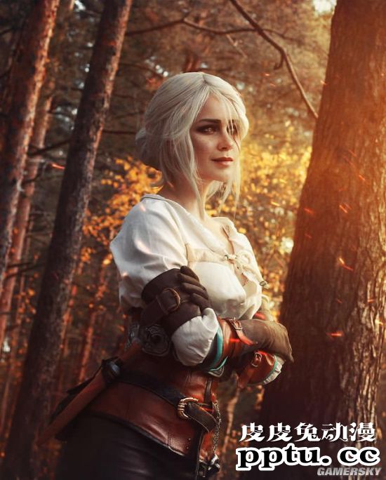 俄妹COS《最后生还者2》艾莉 特效拉满堪比电影大片