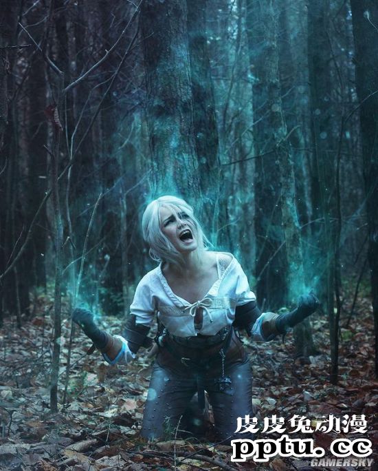 俄妹COS《最后生还者2》艾莉 特效拉满堪比电影大片