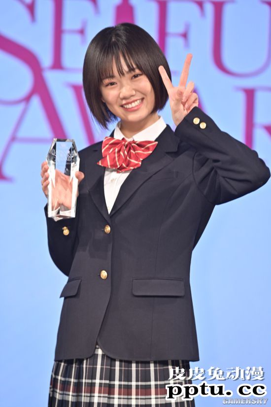 勇夺制服选美大赛冠军！18岁短发美少女竹内诗乃