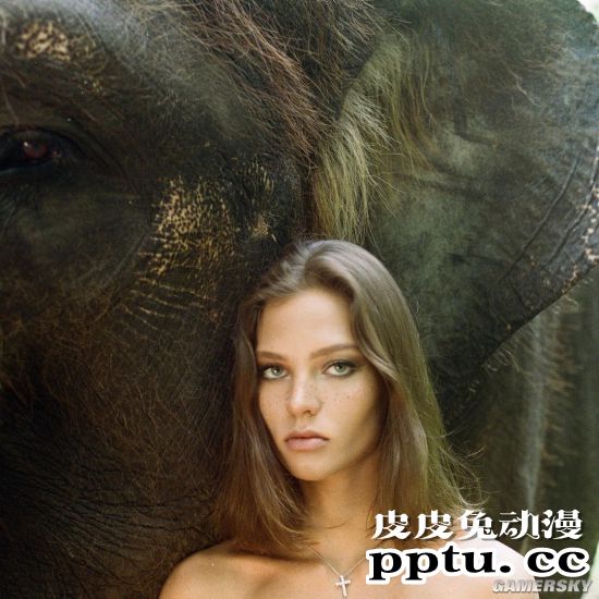 骑大象惹争议 性感辣模Alesya Kafelnikova删除视频