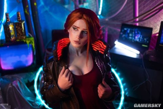 俄妹COS《赛博朋克2077》版巫师角色 性感御姐特莉丝