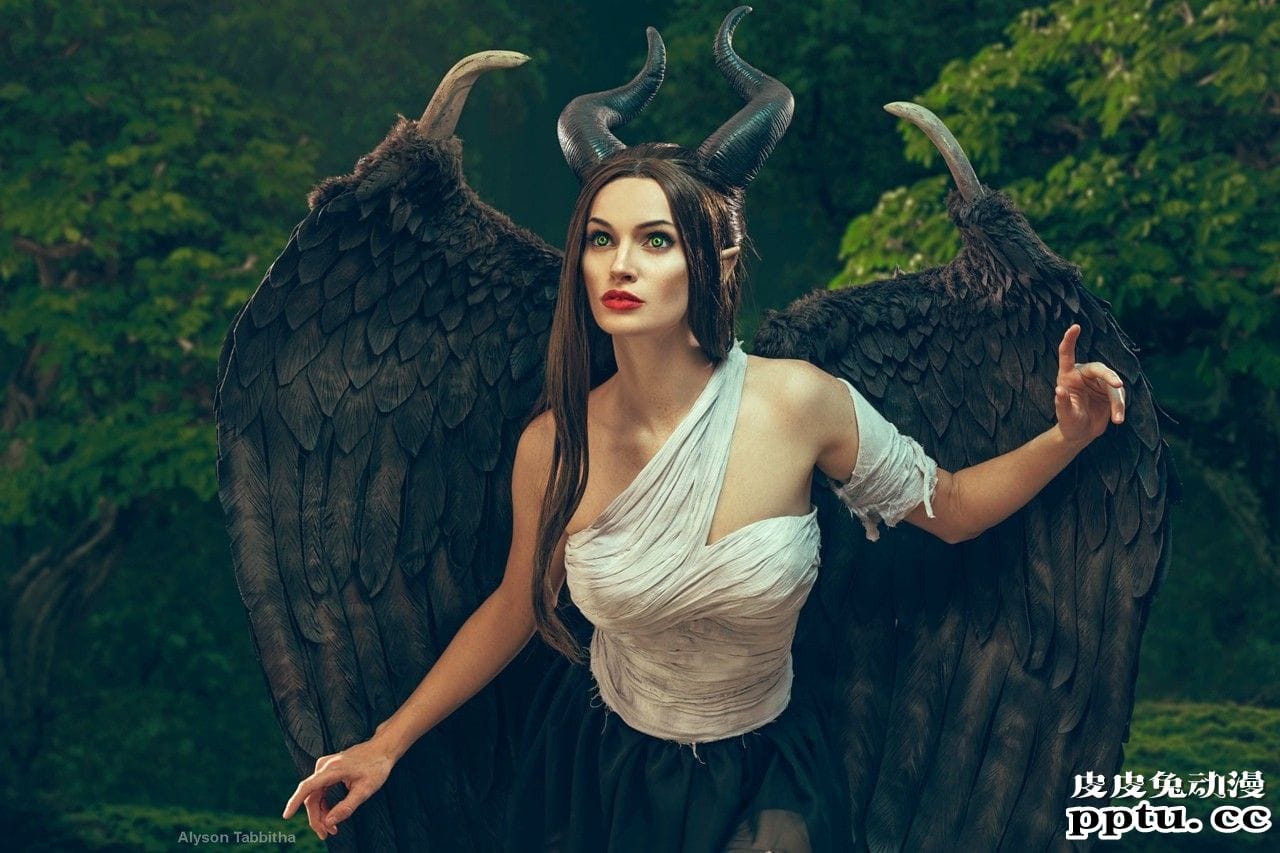 黑丝吸血鬼真的没在怕 一周大师级CosPlay赏