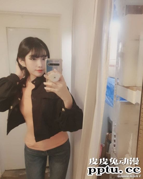 楚楚可怜的柔弱感 眼神迷离的韩国大尺度正妹SONSON