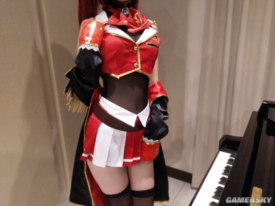 美女COSER钢琴独奏新整活 COS《柯南》小黑吓坏网友