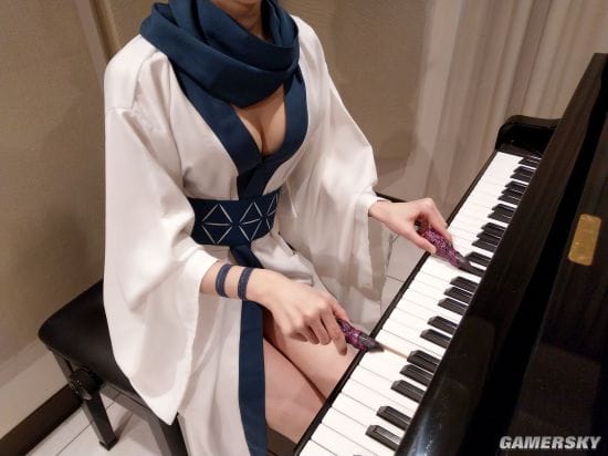 美女COSER钢琴独奏新整活 COS《柯南》小黑吓坏网友