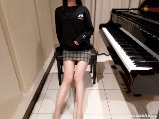 美女COSER钢琴独奏新整活 COS《柯南》小黑吓坏网友