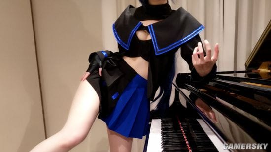 美女COSER钢琴独奏新整活 COS《柯南》小黑吓坏网友