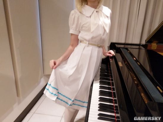 美女COSER钢琴独奏新整活 COS《柯南》小黑吓坏网友