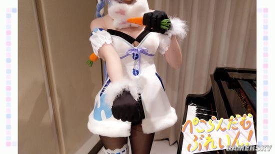 美女COSER钢琴独奏新整活 COS《柯南》小黑吓坏网友