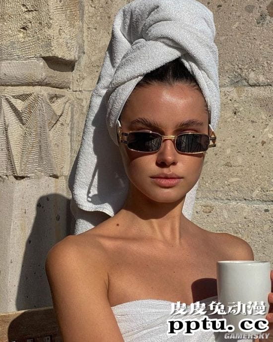 修长身材气质爆表 俄罗斯纤细性感的美少女