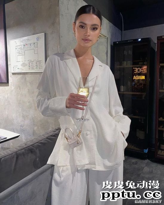 修长身材气质爆表 俄罗斯纤细性感的美少女