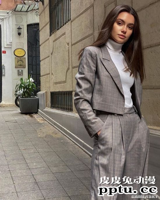 修长身材气质爆表 俄罗斯纤细性感的美少女