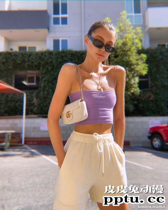 修长身材气质爆表 俄罗斯纤细性感的美少女