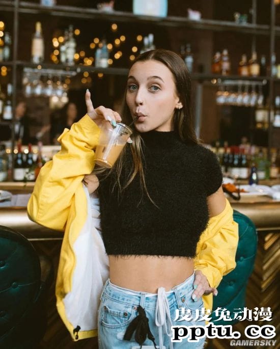 19岁女孩获得千万粉丝 曾获封YouTube最有趣的人