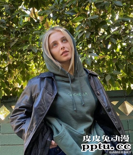 19岁女孩获得千万粉丝 曾获封YouTube最有趣的人