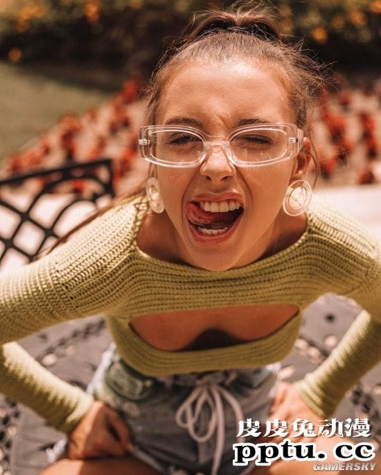 19岁女孩获得千万粉丝 曾获封YouTube最有趣的人