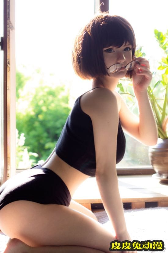 肉感身材突破次元壁 可爱娇小的俄罗斯正妹COSER