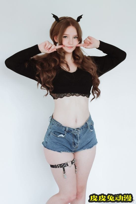 肉感身材突破次元壁 可爱娇小的俄罗斯正妹COSER