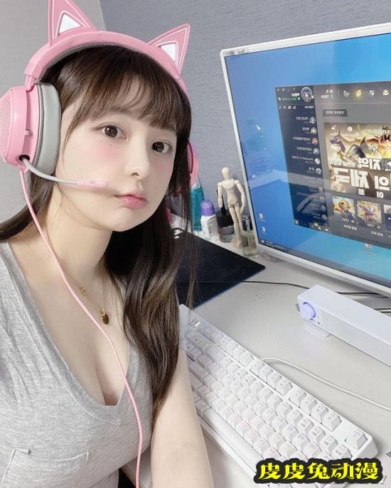 清纯白皙女孩陪打游戏？可爱童颜的韩国女主播