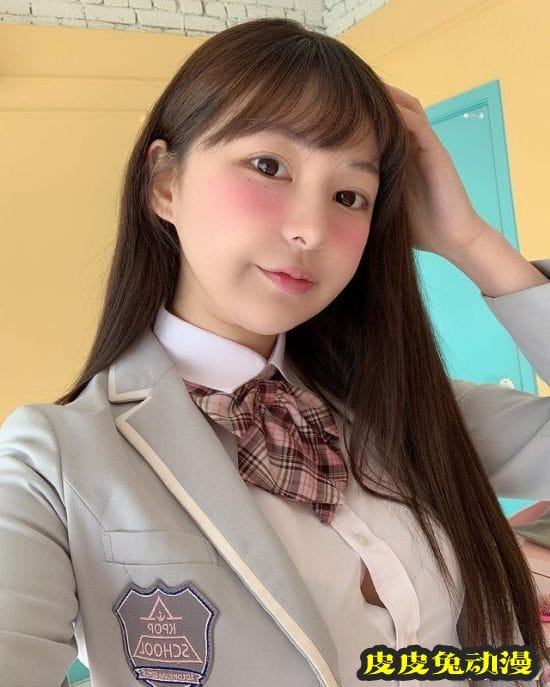 清纯白皙女孩陪打游戏？可爱童颜的韩国女主播