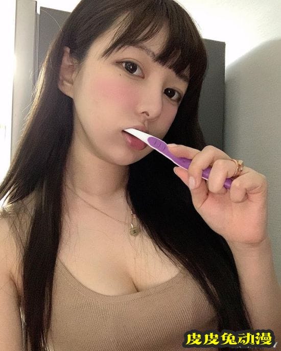 清纯白皙女孩陪打游戏？可爱童颜的韩国女主播