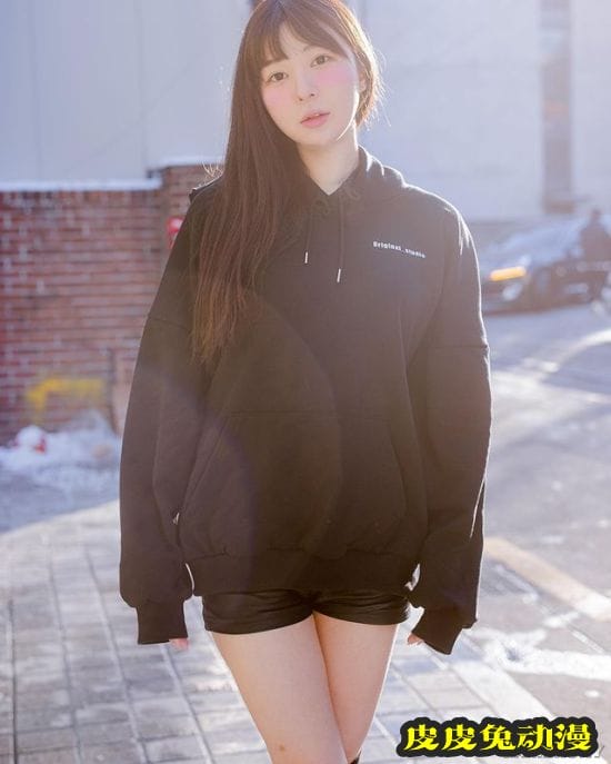 清纯白皙女孩陪打游戏？可爱童颜的韩国女主播