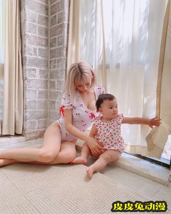 生娃后依旧晒出美照 泰国网红辣妈美艳写真