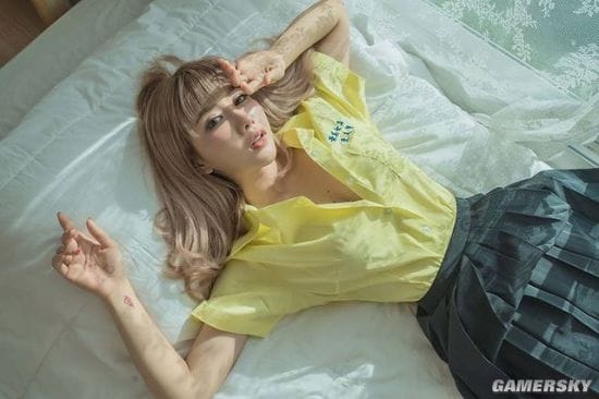 生娃后依旧晒出美照 泰国网红辣妈美艳写真