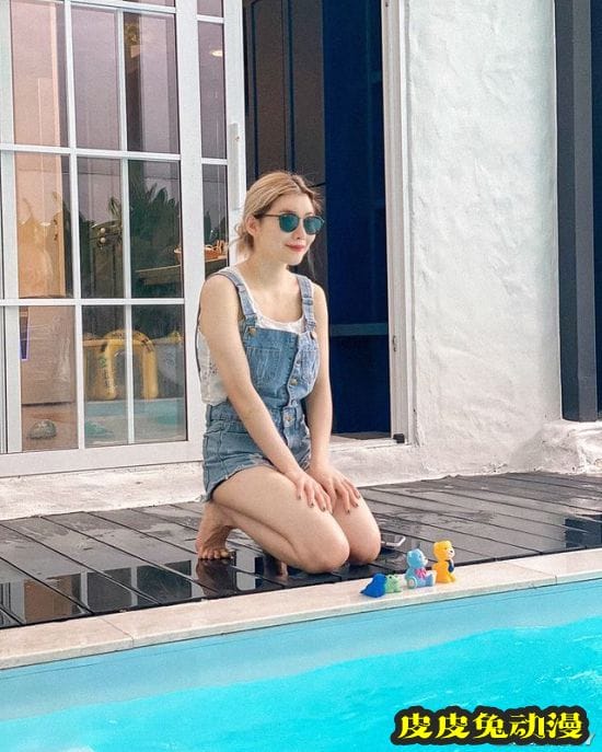 生娃后依旧晒出美照 泰国网红辣妈美艳写真