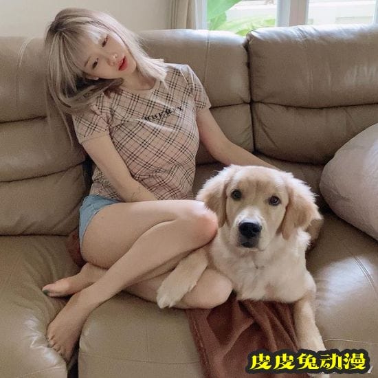 生娃后依旧晒出美照 泰国网红辣妈美艳写真