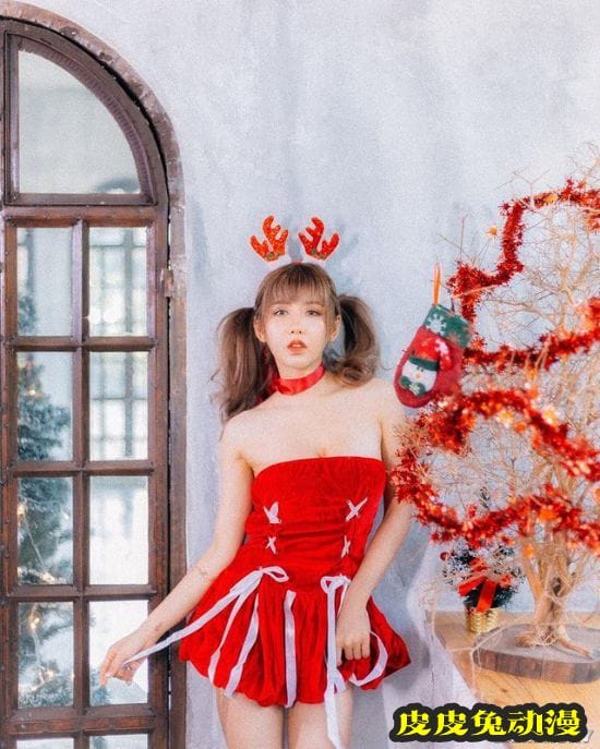 生娃后依旧晒出美照 泰国网红辣妈美艳写真