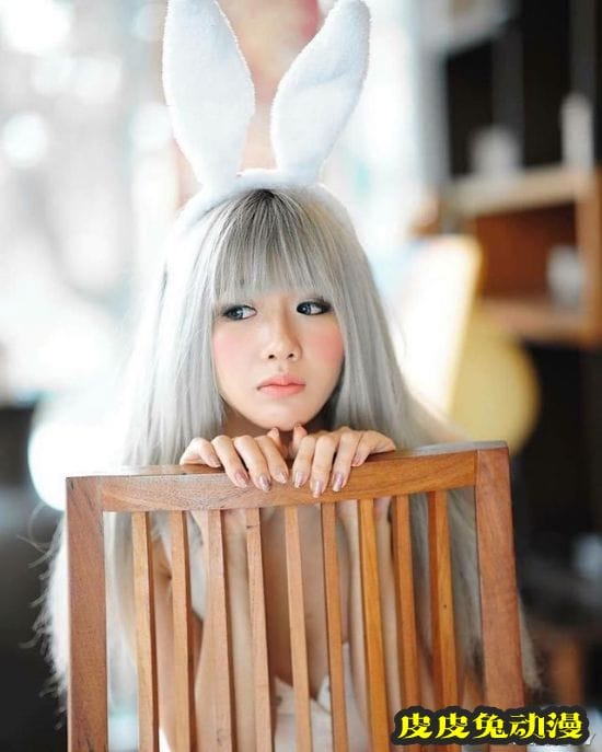 生娃后依旧晒出美照 泰国网红辣妈美艳写真