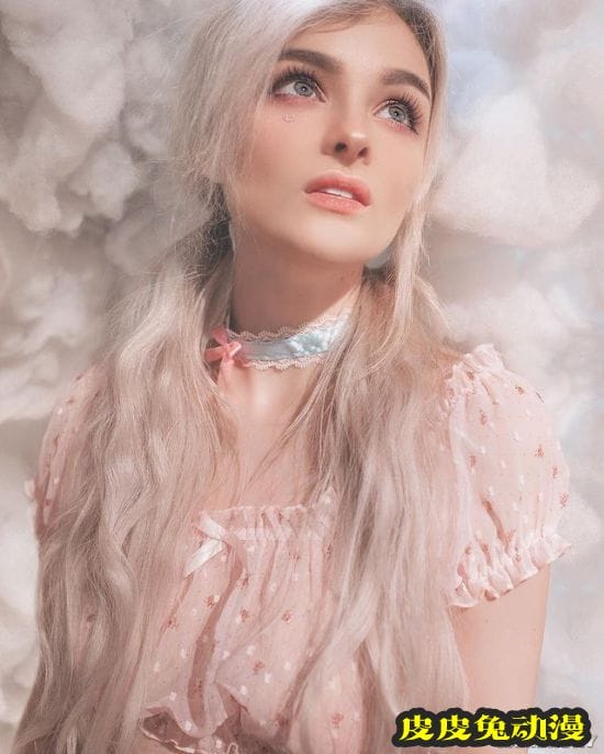 俄妹COS《DOTA2》痛苦女王至宝 霸气御姐火辣十足