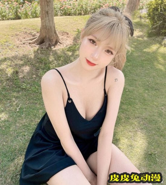 自曝变性经历的火辣正妹 性感身型让网友想恋爱-皮皮兔动漫