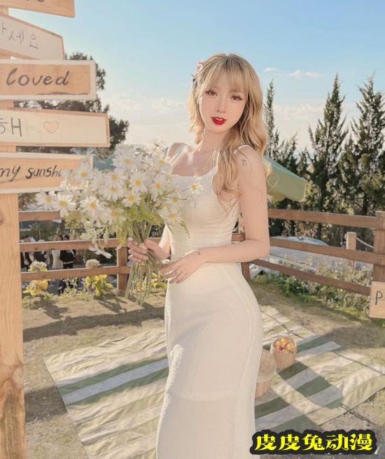 自曝变性经历的火辣正妹 性感身型让网友想恋爱