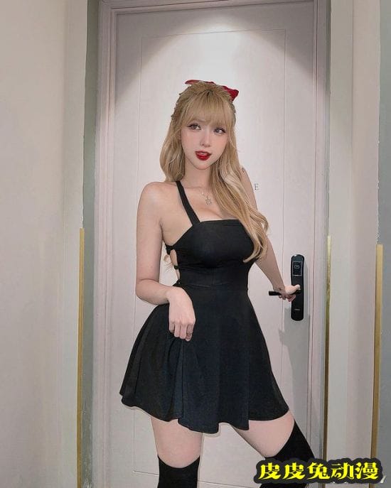 自曝变性经历的火辣正妹 性感身型让网友想恋爱