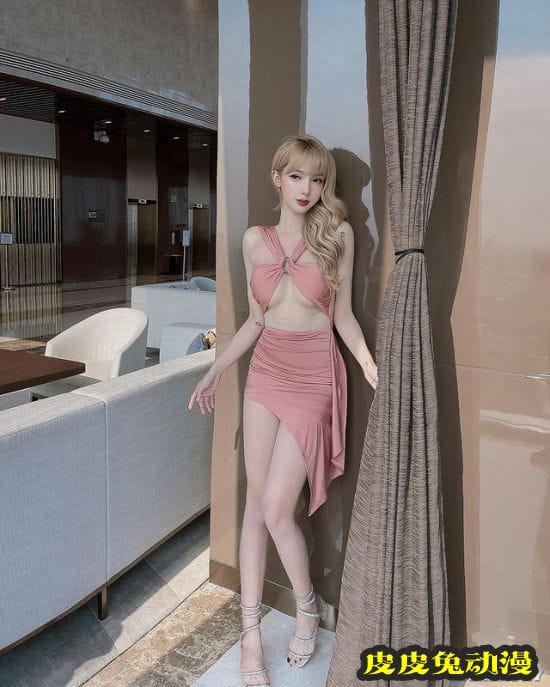 自曝变性经历的火辣正妹 性感身型让网友想恋爱