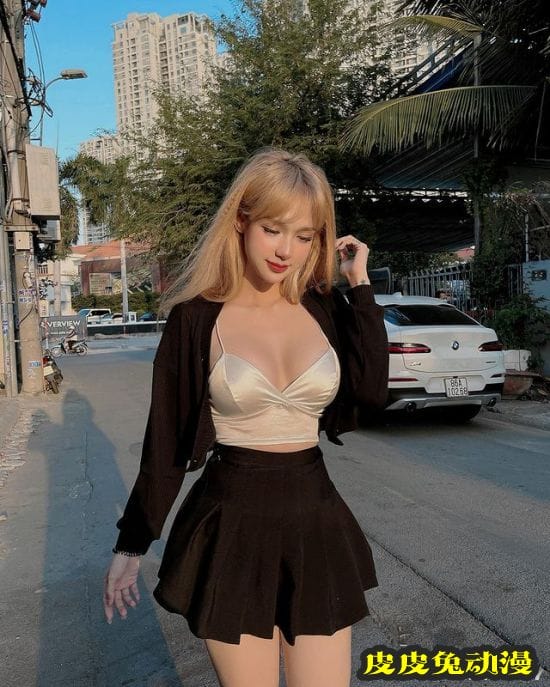 自曝变性经历的火辣正妹 性感身型让网友想恋爱