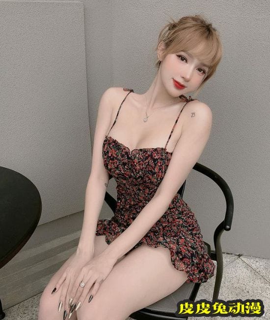 自曝变性经历的火辣正妹 性感身型让网友想恋爱