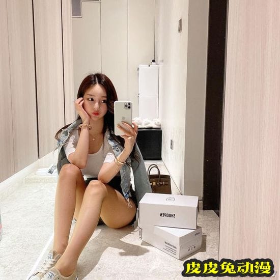 韩国美女漫画家走红网络 二次元身材亲自COS女主角