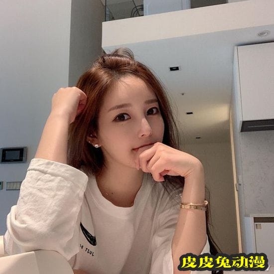 韩国美女漫画家走红网络 二次元身材亲自COS女主角